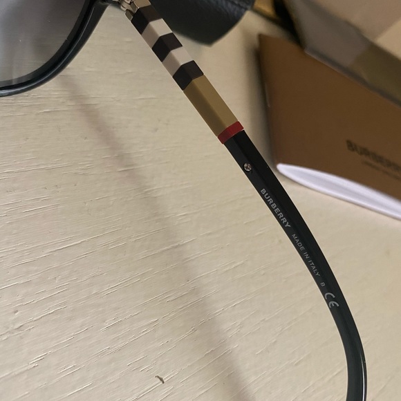 Brand new 🔥Burberry 🔥sunglasses 🕶 - Picture 6 of 16